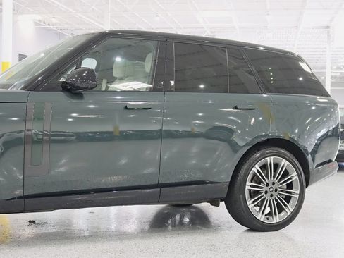 Used 2025 Land Rover Range Rover SE AWD/4WD image 4