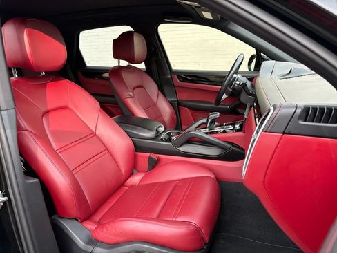 Used 2019 Porsche Cayenne AWD/4WD image 13