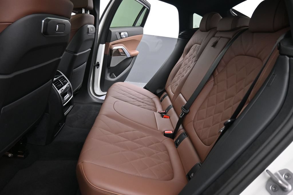 Used 2026 BMW X6 xDrive40i AWD/4WD image 16