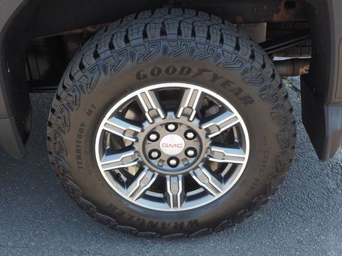 Used 2024 GMC Sierra 1500 AT4 w/ Technology Package AWD/4WD image 10