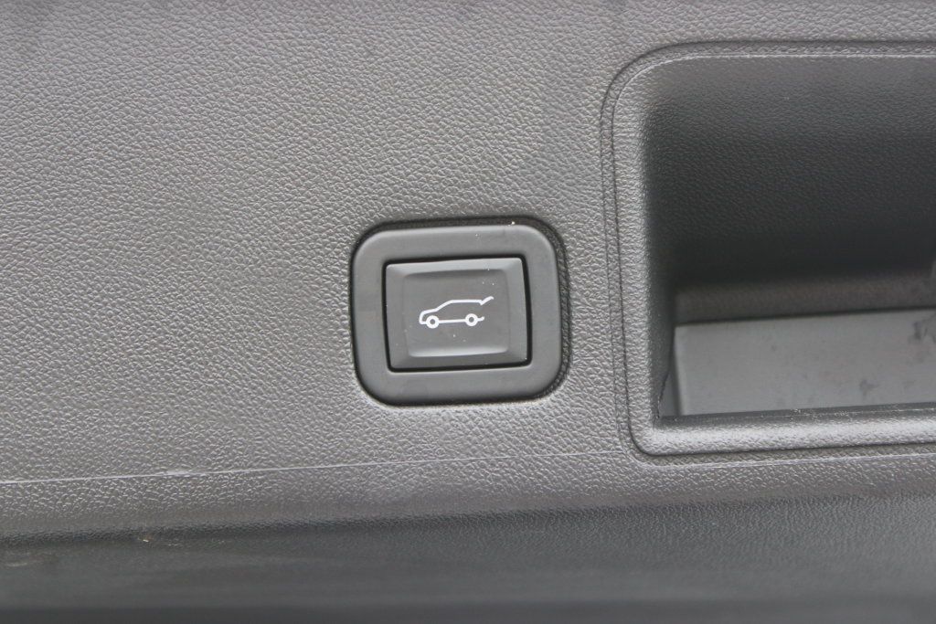 Used 2023 GMC Terrain SLT FWD image 22