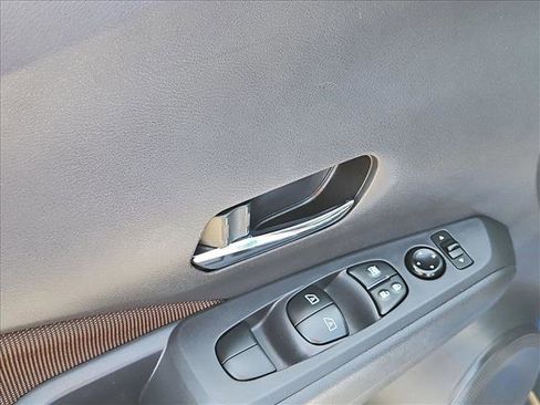 Used 2023 Nissan Kicks SR FWD image 11
