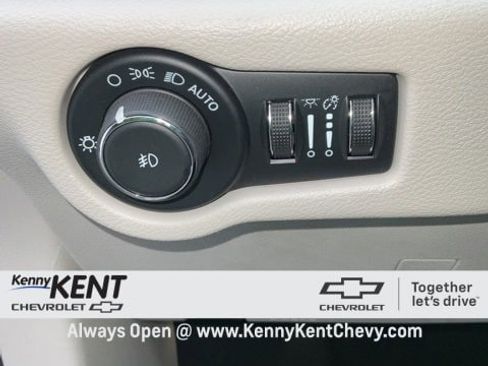 Used 2024 Chrysler Pacifica Limited image 32