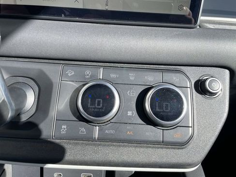Used 2024 Land Rover Defender 90 S image 19