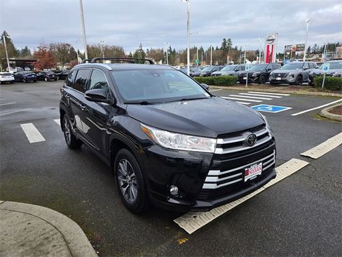 Used 2017 Toyota Highlander XLE image 4