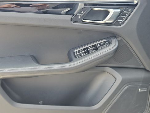 Certified 2026 Porsche Macan AWD/4WD image 22