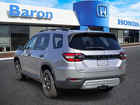 Certified 2025 Honda Pilot TrailSport image 4
