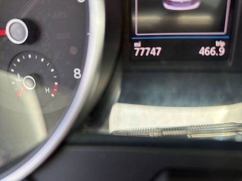 Used 2018 Volkswagen Tiguan SEL image 16