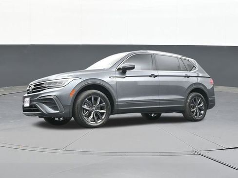 Used 2022 Volkswagen Tiguan SE image 60