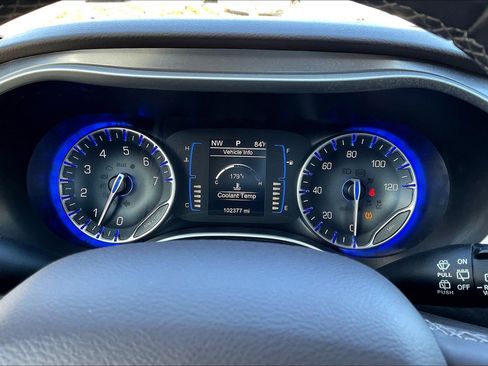 Used 2017 Chrysler Pacifica Touring-L image 13