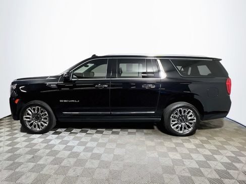 Used 2023 GMC Yukon XL Denali Ultimate AWD/4WD image 4