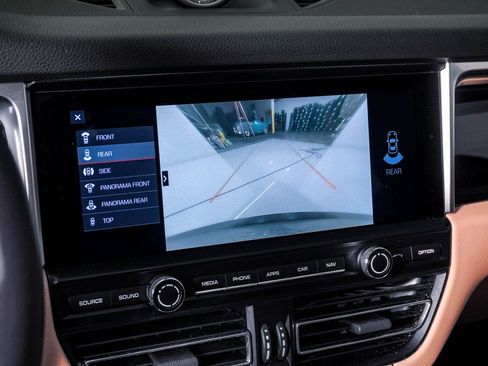 Certified 2021 Porsche Macan image 23