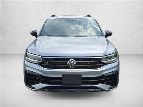 Used 2022 Volkswagen Tiguan SE R-Line FWD image 2