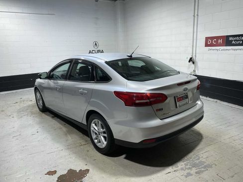 Used 2018 Ford Focus SE FWD image 4