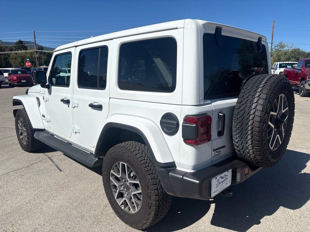 Used 2025 Jeep Wrangler Unlimited Sahara AWD/4WD image 5