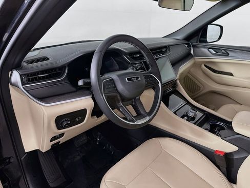 Used 2025 Jeep Grand Cherokee Limited AWD/4WD image 14