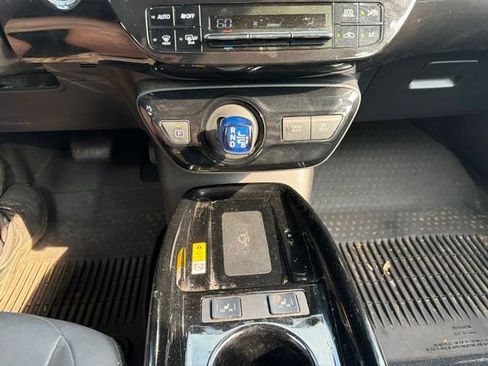 Used 2022 Toyota Prius XLE AWD/4WD image 6