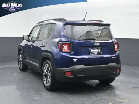 Used 2017 Jeep Renegade Latitude FWD image 5