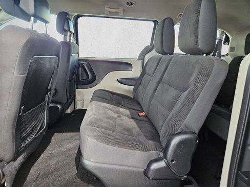 Used 2019 Dodge Grand Caravan SE w/ UConnect Hands-Free Group FWD image 15