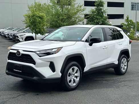 Used 2025 Toyota RAV4 LE AWD/4WD image 2