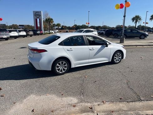 Used 2023 Toyota Corolla LE image 5