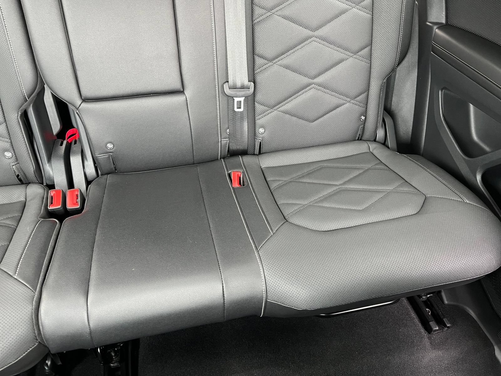 Used 2026 Volkswagen Atlas SE FWD image 39