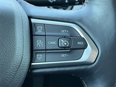 Certified 2022 Jeep Compass Limited w/ Sun and Sound Group image 24