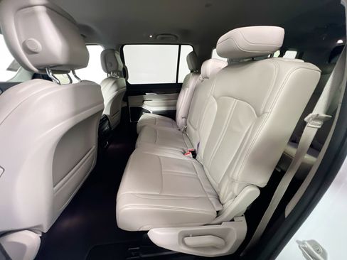 Used 2024 Jeep Wagoneer L Series II image 28