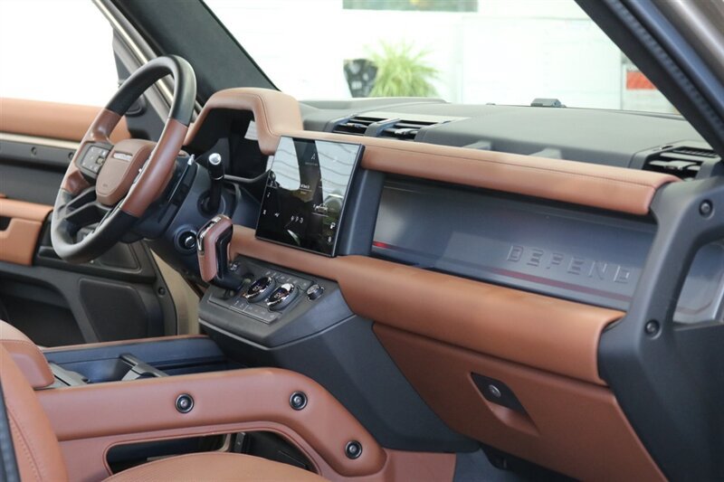 Used 2025 Land Rover Defender 110 AWD/4WD image 26