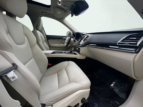 Used 2018 Volvo XC90 T5 Momentum w/ Convenience Package image 28