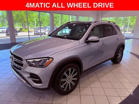 Used 2024 Mercedes-Benz GLE 350 4MATIC image 3