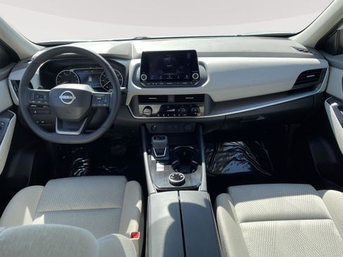 Used 2025 Nissan Rogue SV AWD/4WD image 16