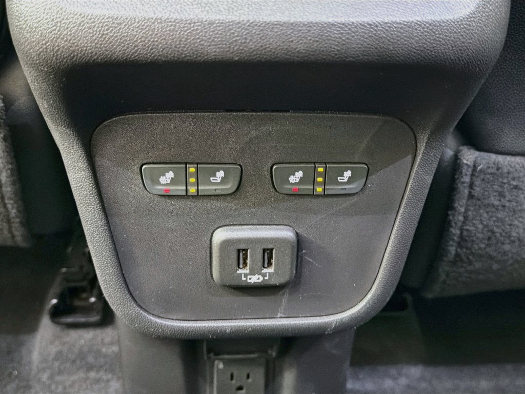 Used 2024 Chevrolet Equinox Premier AWD/4WD image 25