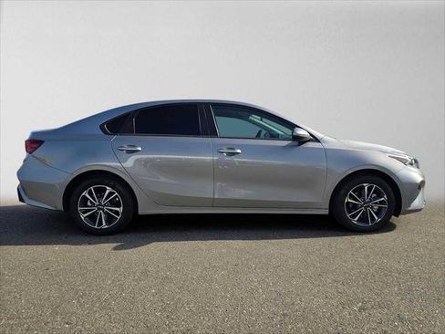 Used 2024 Kia Forte LXS FWD image 2