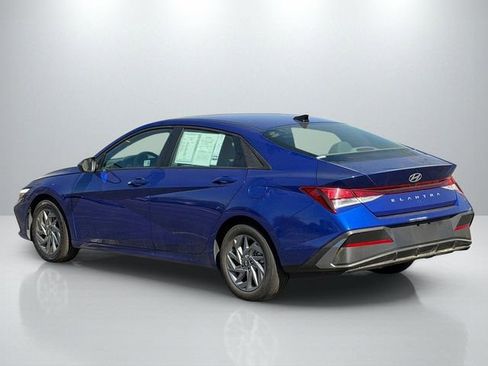 Used 2024 Hyundai Elantra SEL image 3