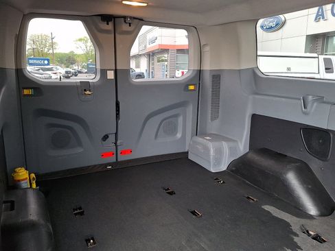 Used 2018 Ford Transit 150 XL RWD image 11