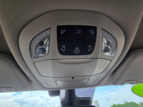 Used 2022 Chrysler Pacifica Touring-L w/ Uconnect Theater Family Group AWD/4WD image 17