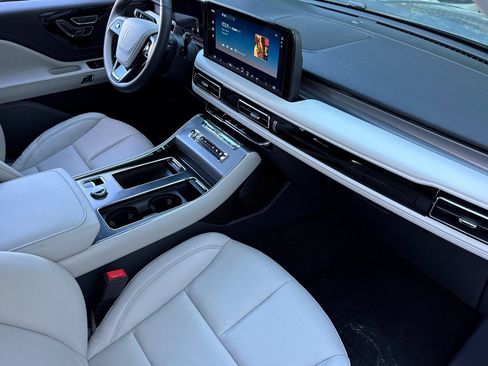 New 2026 Lincoln Aviator AWD w/ Jet Appearance Package image 13