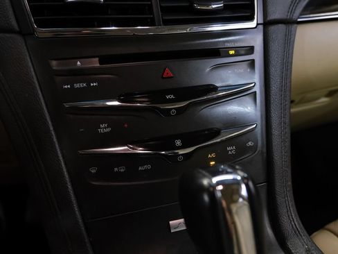 Used 2019 Lincoln MKT AWD image 25
