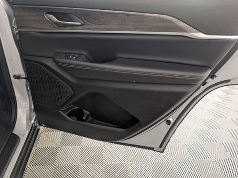 Used 2024 Jeep Grand Cherokee L Limited w/ Luxury Tech Group II AWD/4WD image 34