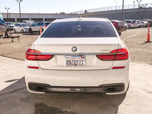 Used 2018 BMW 740i image 8