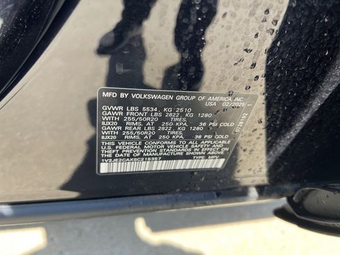 Certified 2025 Volkswagen Atlas Cross Sport SE w/ Panoramic Sunroof Package image 32