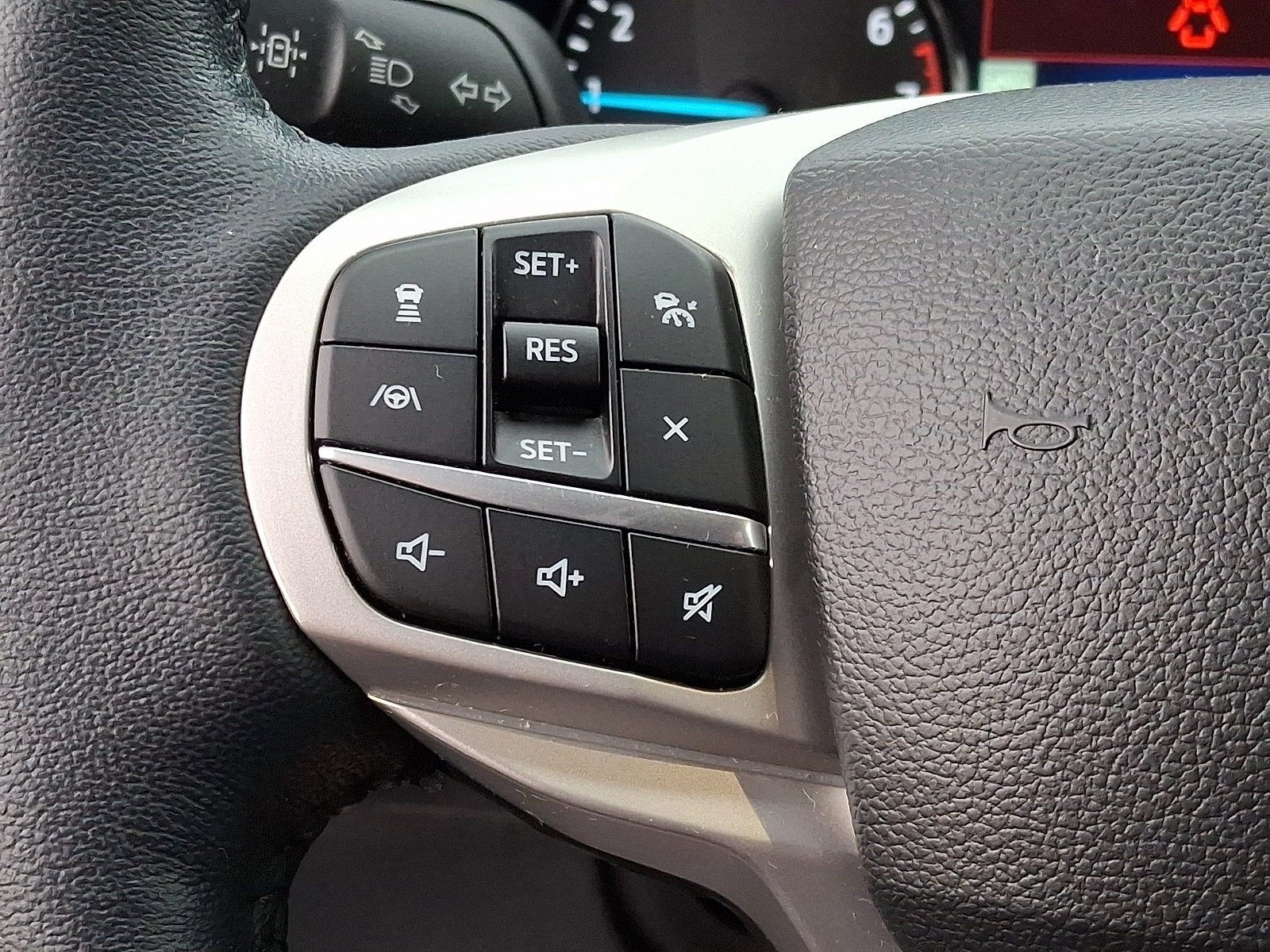 Certified 2022 Ford Explorer XLT w/ Equipment Group 202A AWD/4WD image 24