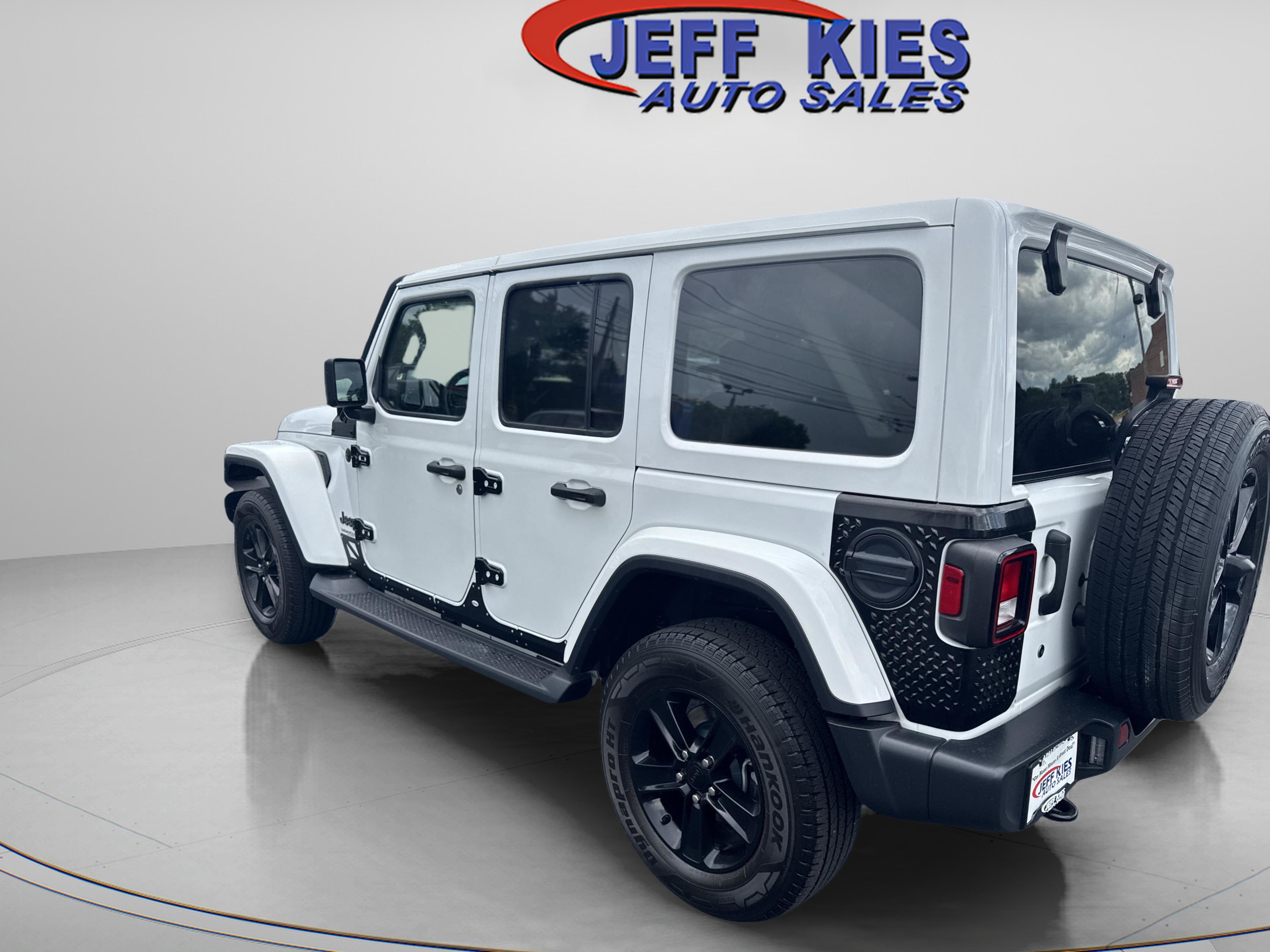 Used 2020 Jeep Wrangler Unlimited Sahara AWD/4WD image 7