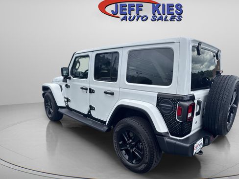 Used 2020 Jeep Wrangler Unlimited Sahara AWD/4WD image 7