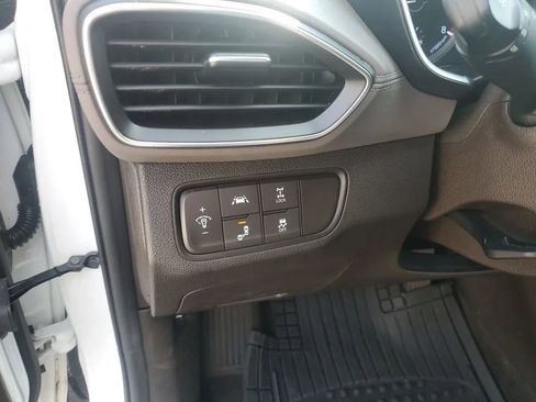 Used 2019 Hyundai Santa Fe SE AWD/4WD image 13