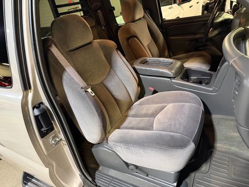 Used 2006 GMC Sierra 3500 SLE w/ Heavy-Duty Power Package image 10