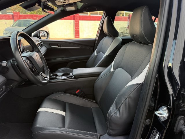 Used 2025 Toyota Camry SE w/ Convenience Package FWD image 28