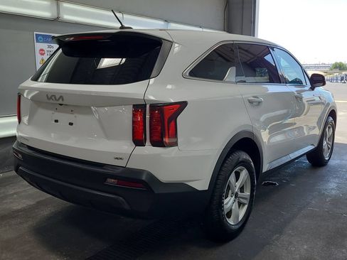 Used 2023 Kia Sorento LX AWD/4WD image 3