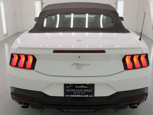 Used 2025 Ford Mustang Premium RWD image 31